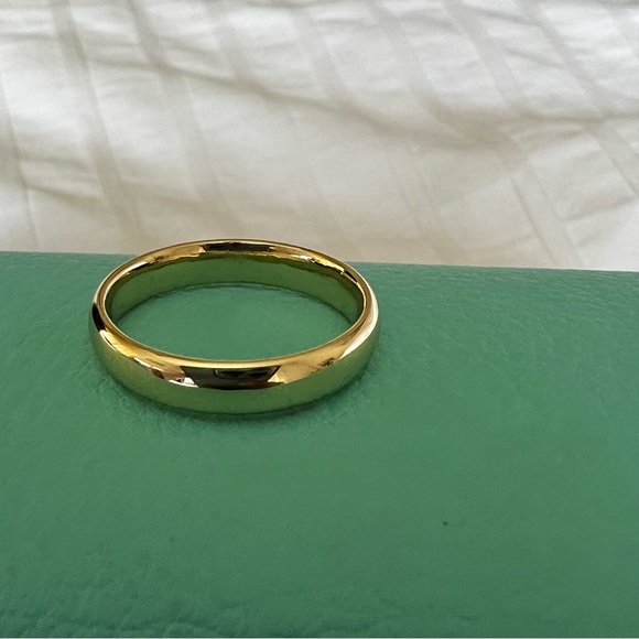 Plain gold ring (gold plated) size 7 - Picture 2 of 6